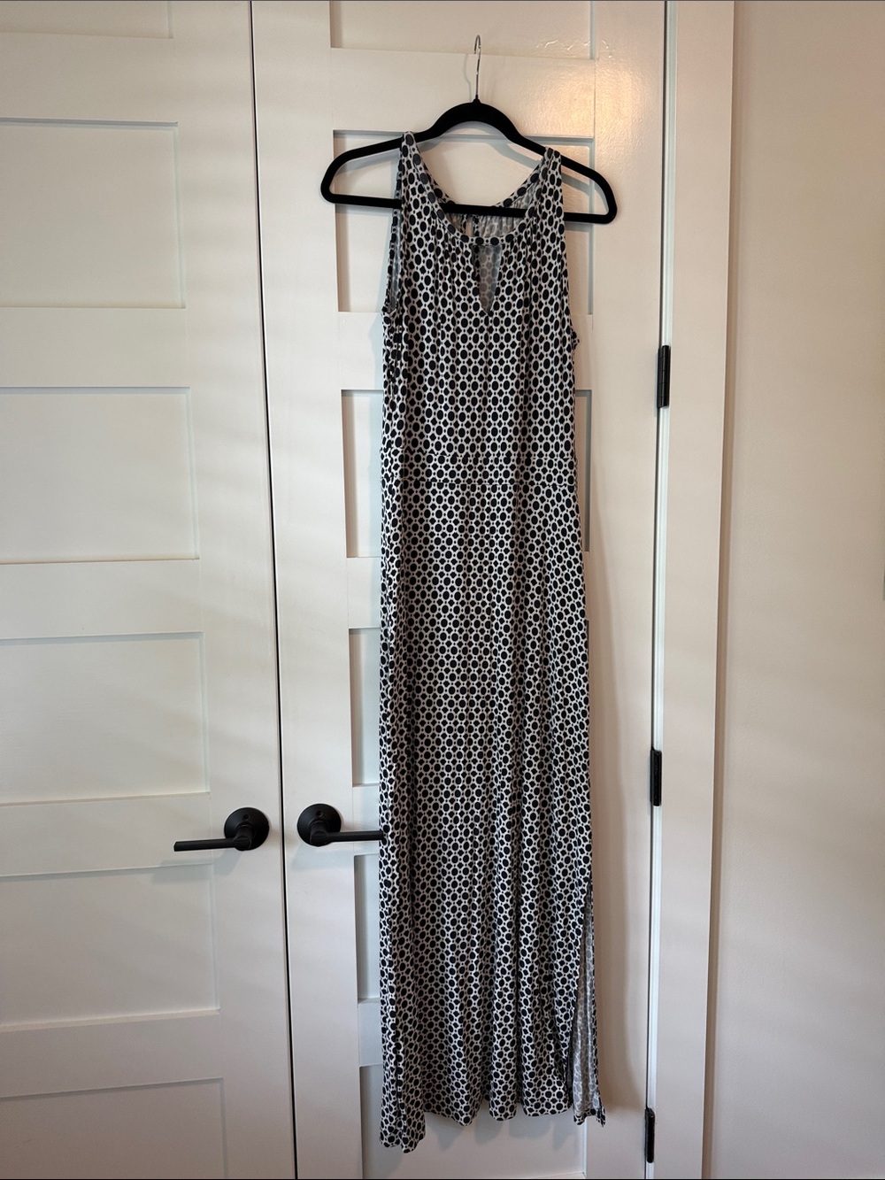 Sleeveless Black and White Geometric Maxi Dress